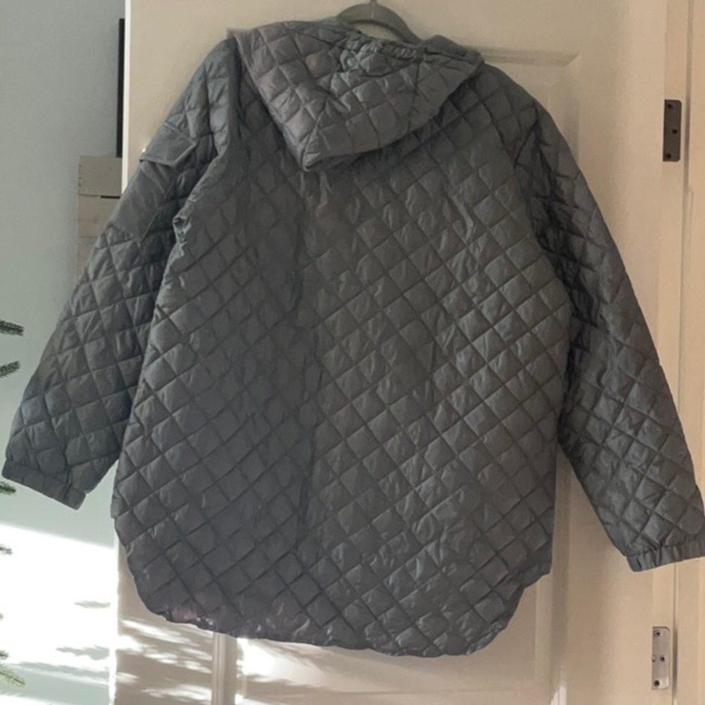 BCBGeneration Ice Quilted Silver Women’s lightweight Puffer Jacket - Picture 2 of 3